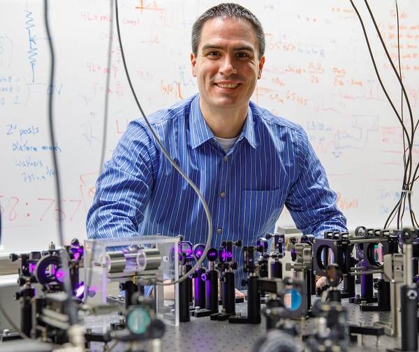 Headshot of Professor Aaron Reinhard