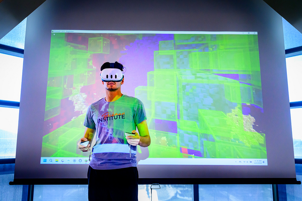 PhD student Kevin Tan explores the CraftCells using a VR headset