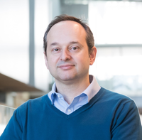 Photo of Prof. Carvalho. He's wearing a blue shirt.